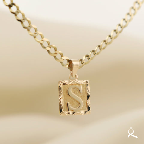 Dije placa con inicial personalizado