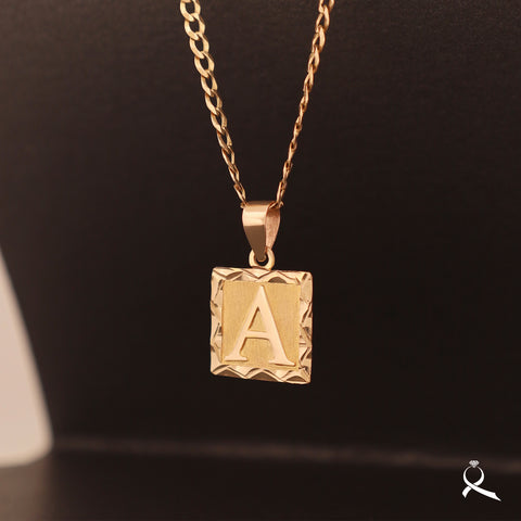 Dije placa con inicial personalizado
